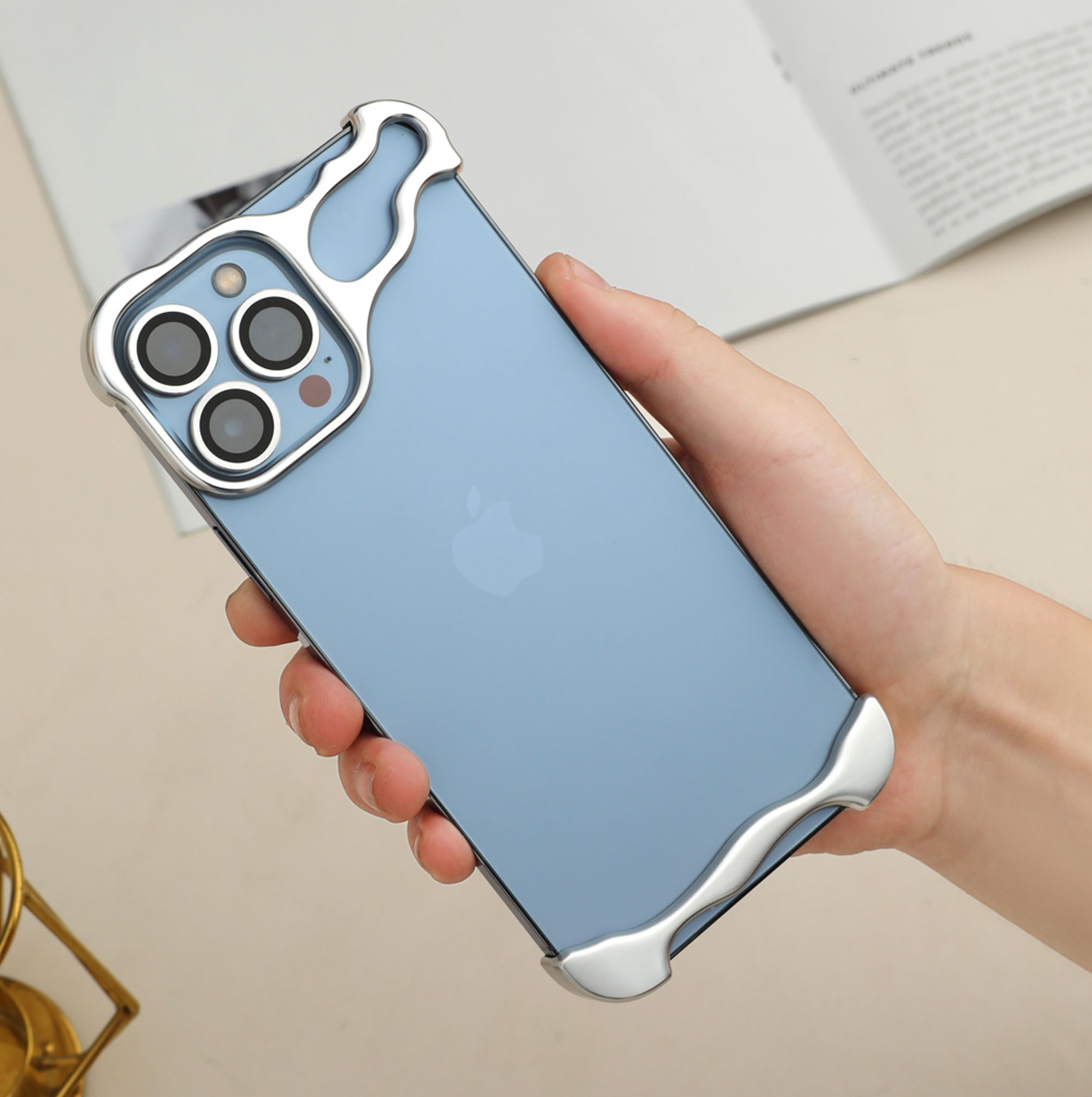 ALUMINIUM IPHONE CASE