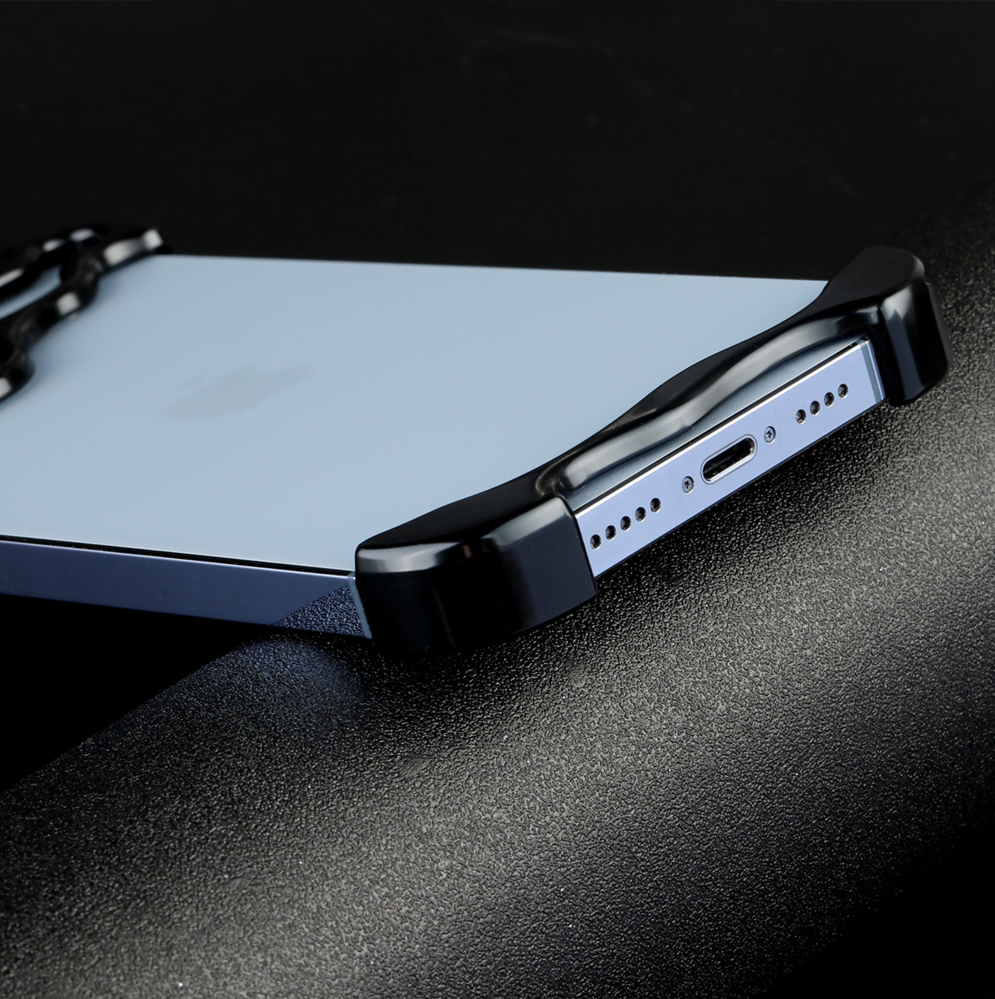 ALUMINIUM IPHONE CASE